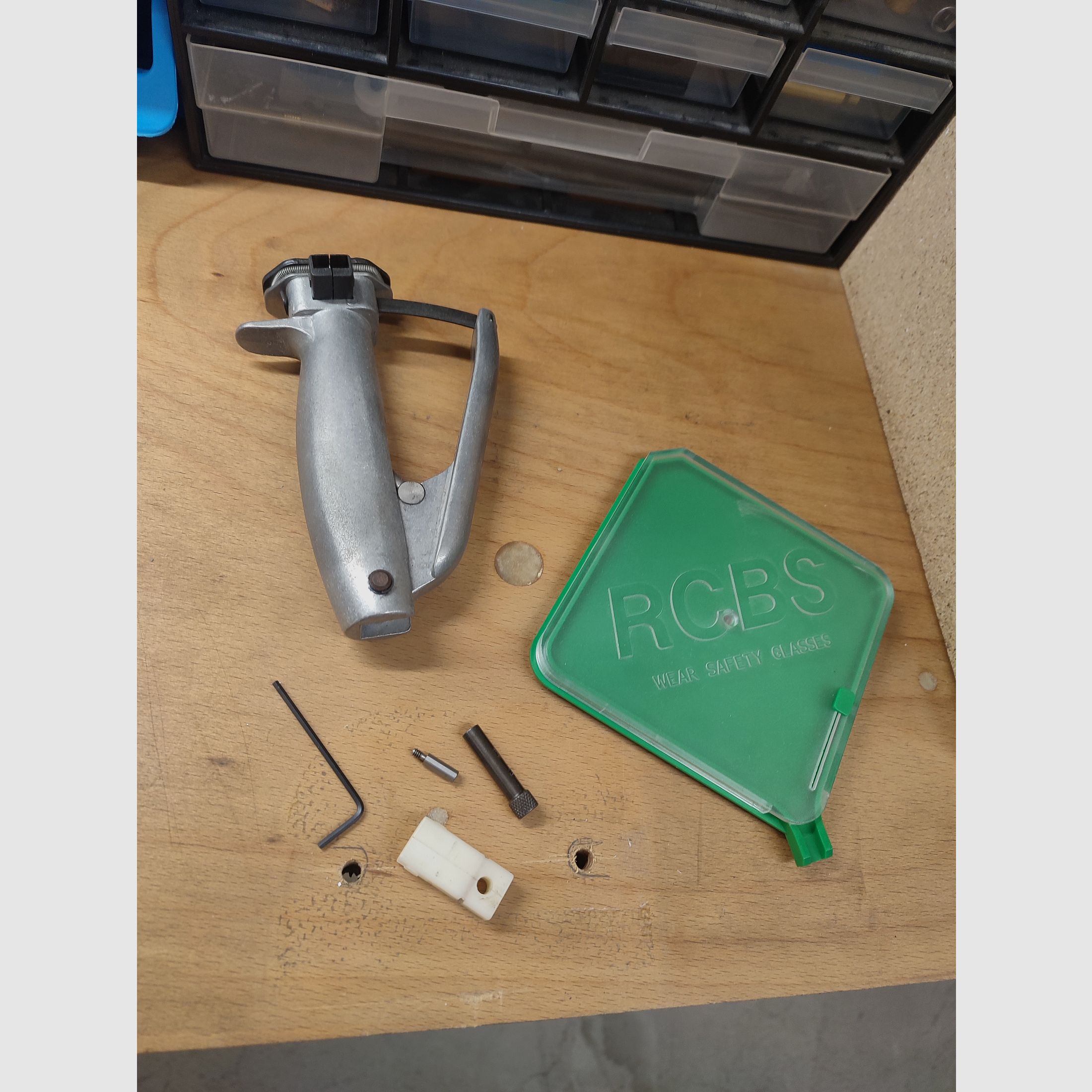 universal hand primer tool