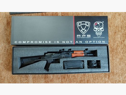 APS AKS-74U Vollmetall Echtholz BlowBack S-AEG 6mm BB schwarz - Used Look Edition + Akku + Ladegerät