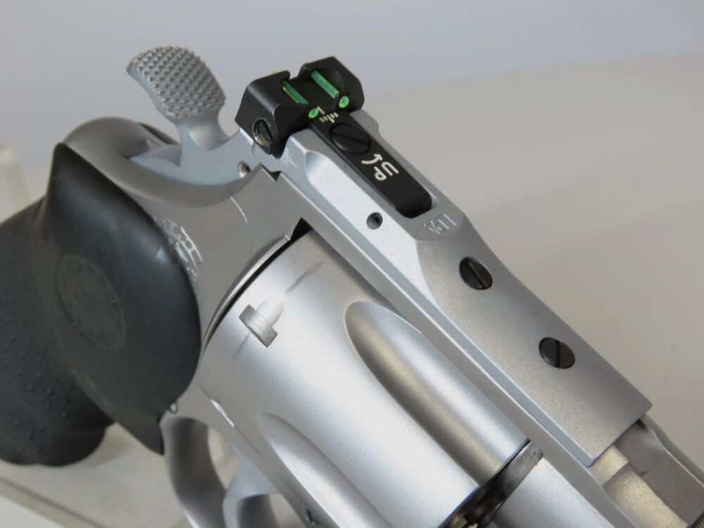 Smith & Wesson 629 - 2 with 2nd barrel in 4 inches