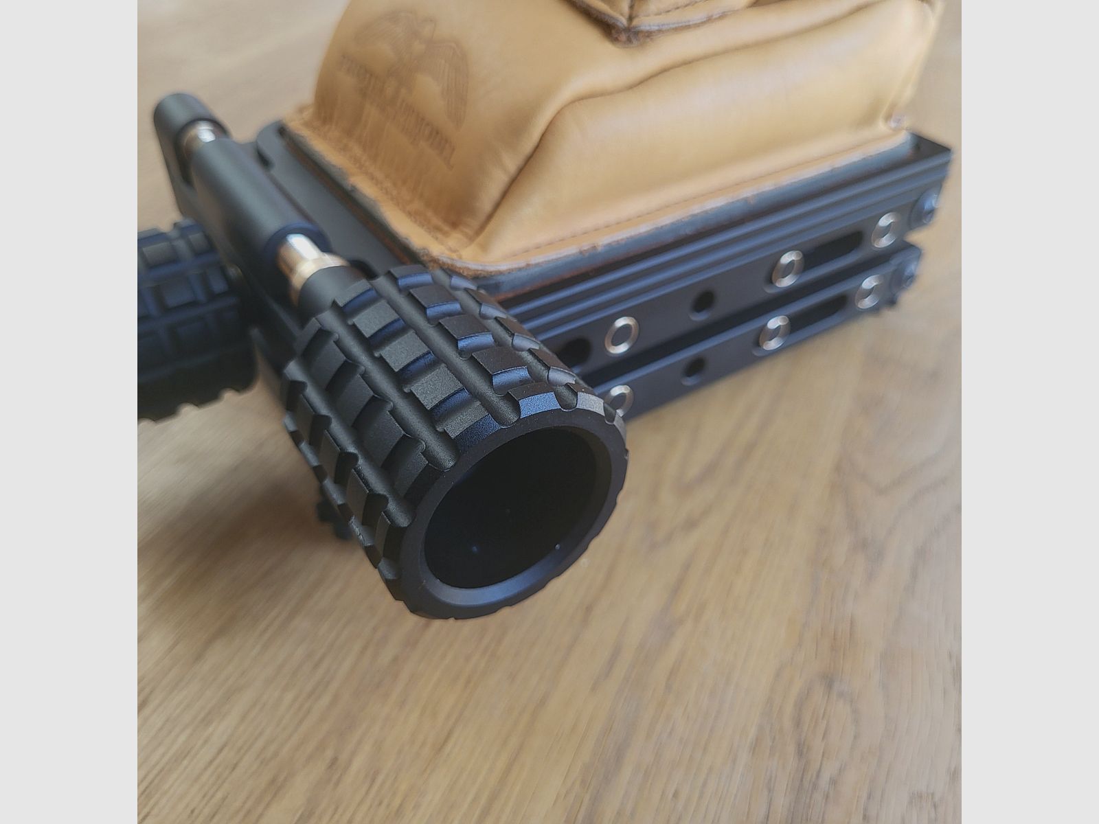 Bears Adjustable Lifter for your Rearbag with Side Adjustment