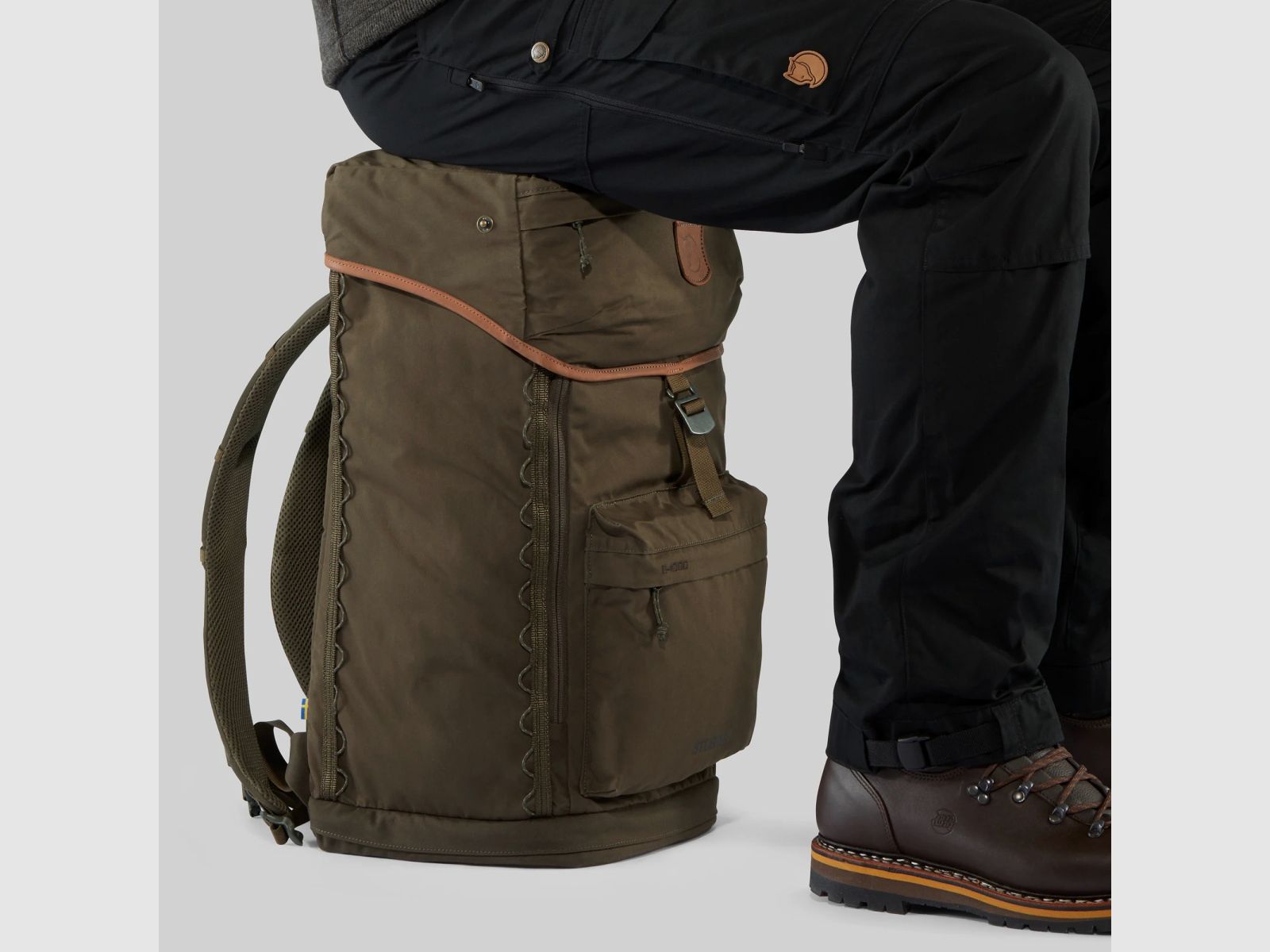 FJÄLLRÄVEN Singi Stubben Sitzrucksack Dark Olive
