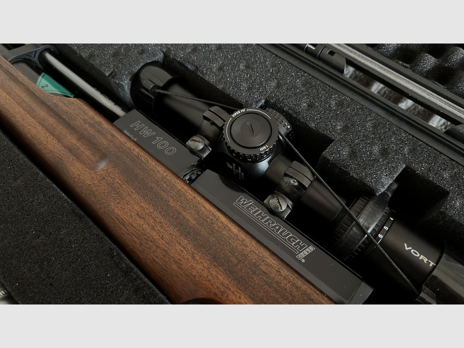 Weihrauch HW100 Luftgewehr Set mit Waffenkoffer, Diabolos, Hill Pumpe, Vortex Viper PSP 1-6x24, Bild 5 von 20