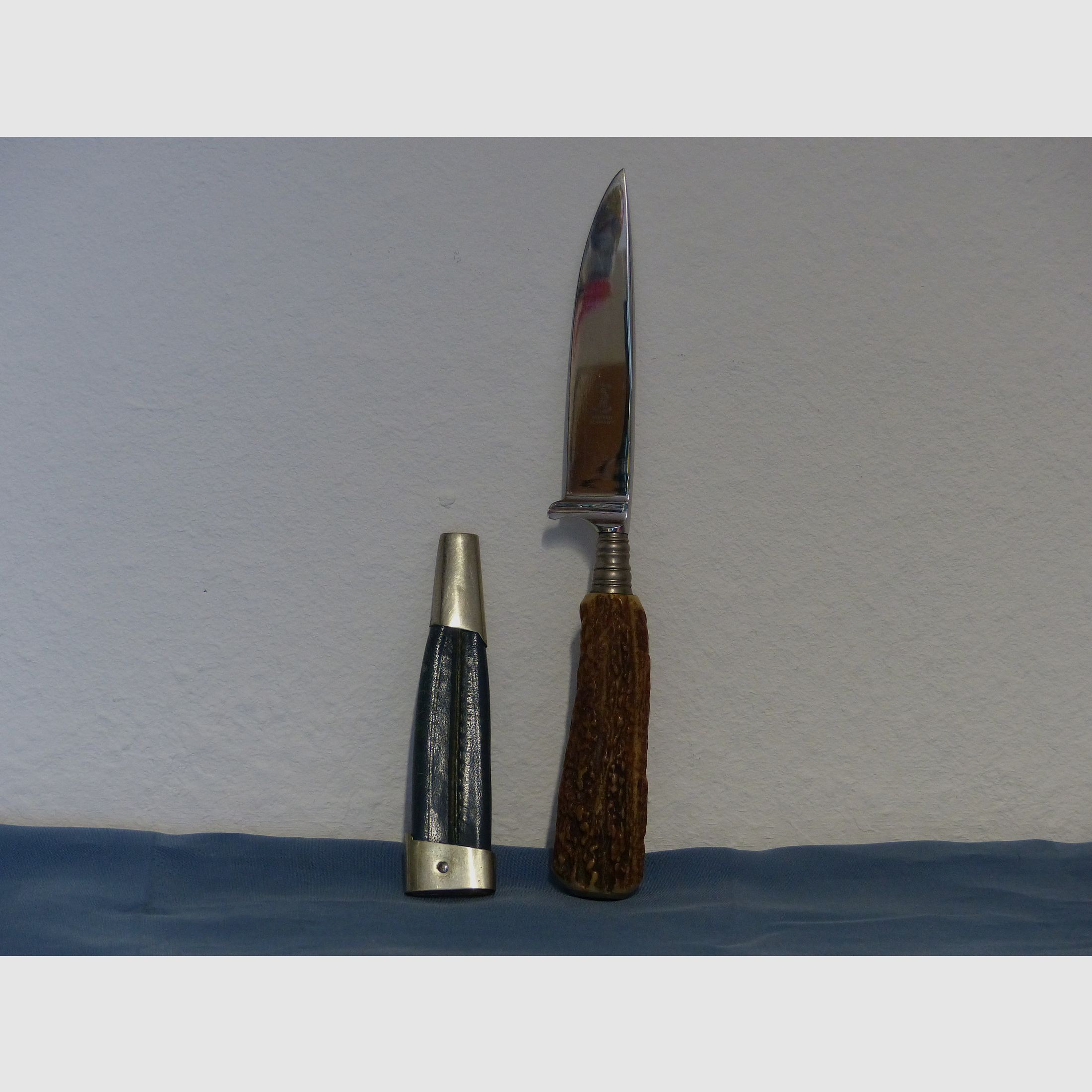 Bawarskie noże myśliwskie, noże tradycyjne, noże do przekąsek Anton Wingen Jr. z uchwytem z poroża jelenia, prawie antyczne