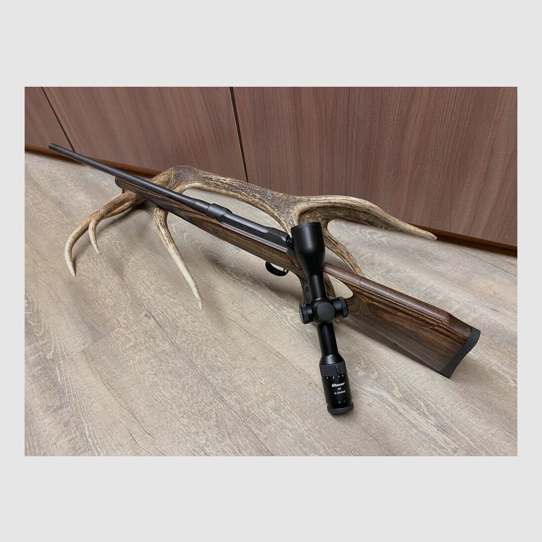 Sauer 101 GTI, mit Blaser B2 2-12x50 iC S, mit Schiene