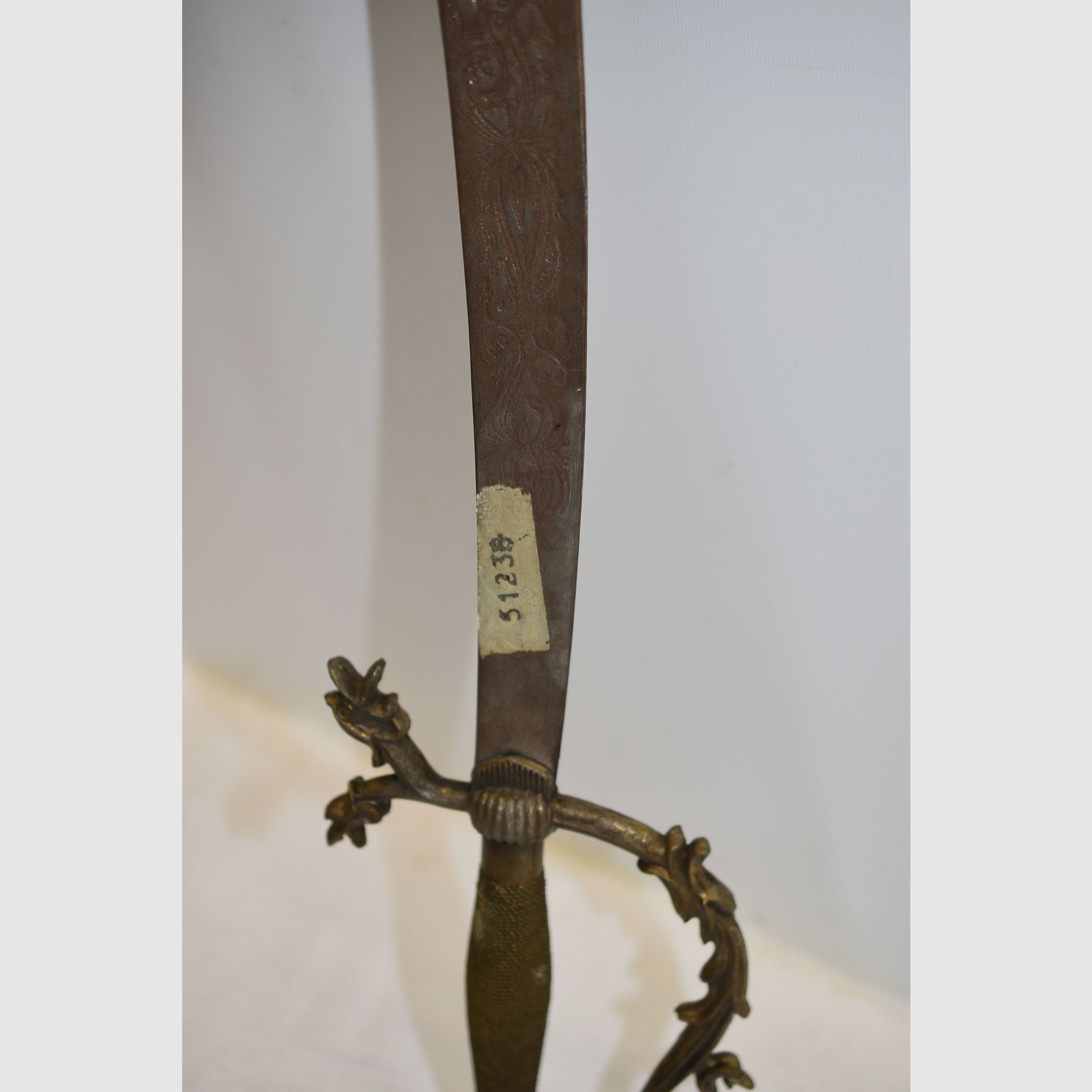 Antikes orientalisches Schwert, Säbel mit Drachen, Gesamtlänge 85 cm