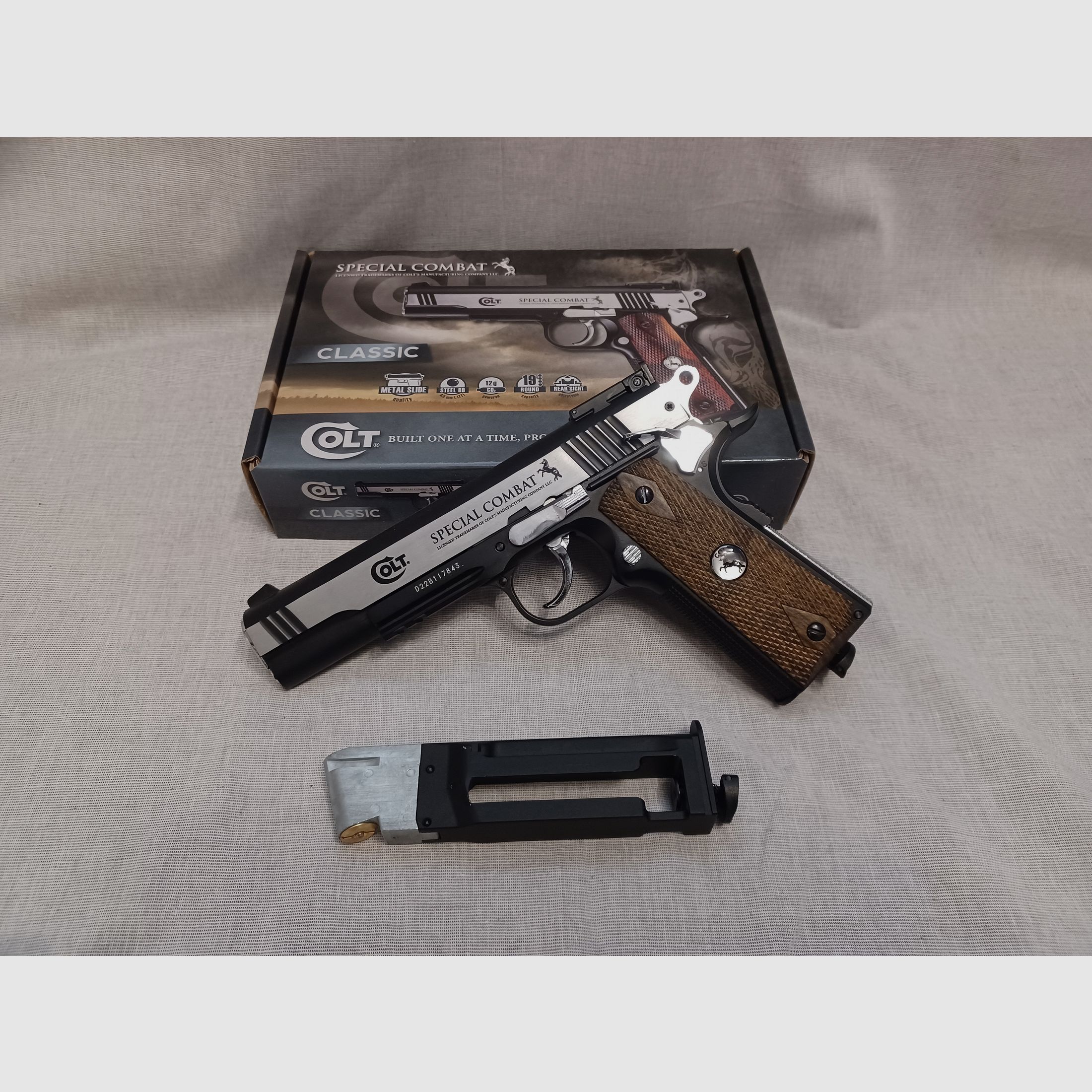 Colt Special Combat / 4,5 mm BB / CO2 / Pistole / OVP (29)