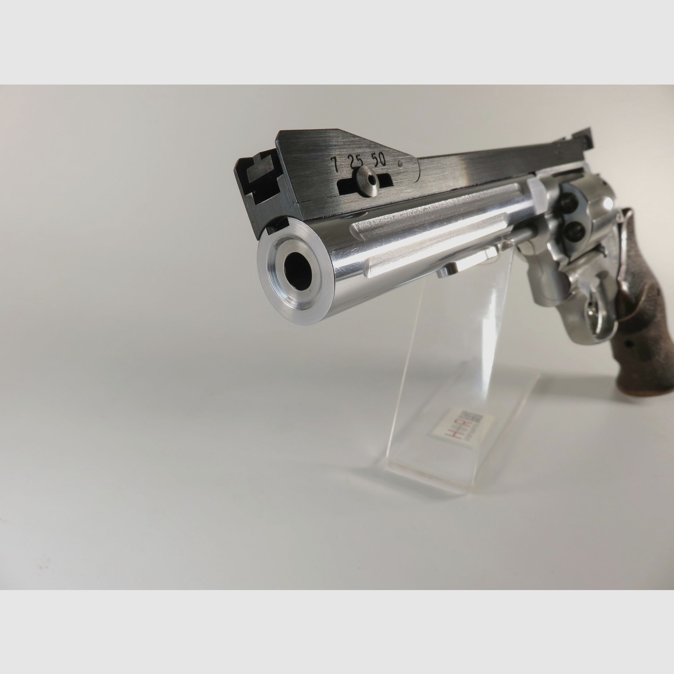 S&W 686-4 | 6 inches | .357 Mag / .38 Spec. | Bull Barrel | Aristocrat 3-position sight | Nill grip