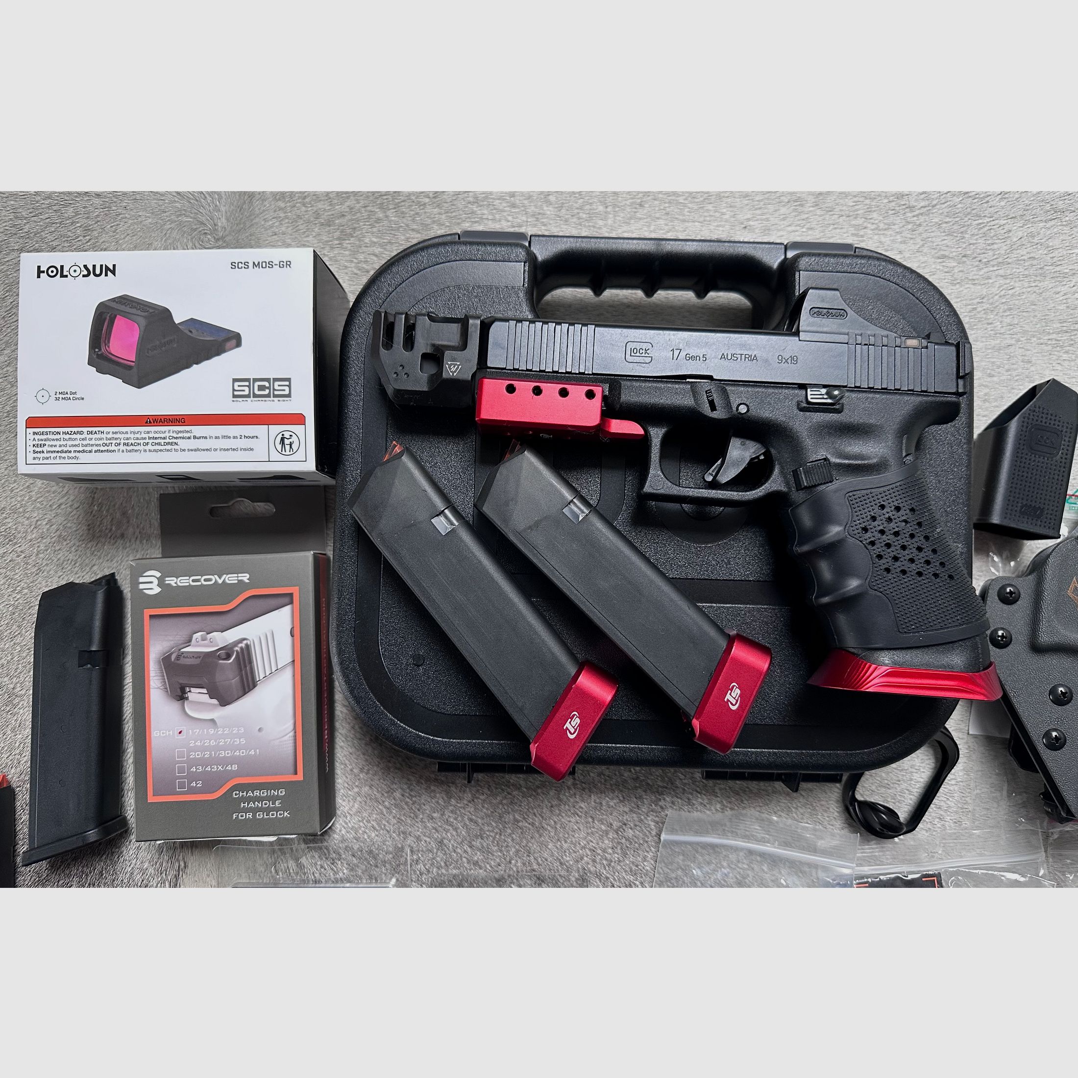 Glock 17 Gen5 MOS (01/2025), Strike Industries Comp, Holosun SCS-MOS-GR, Black Trident Holster, many extras, as good as new