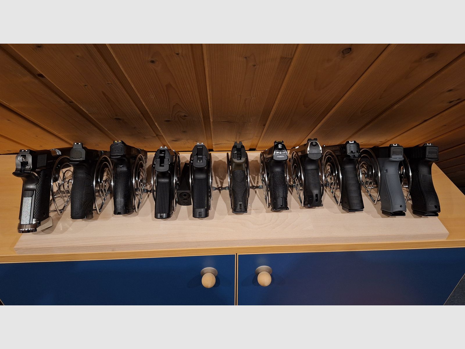 Pistolen Rack/Halter/Ständer/Regal für bis zu 11 Pistolen