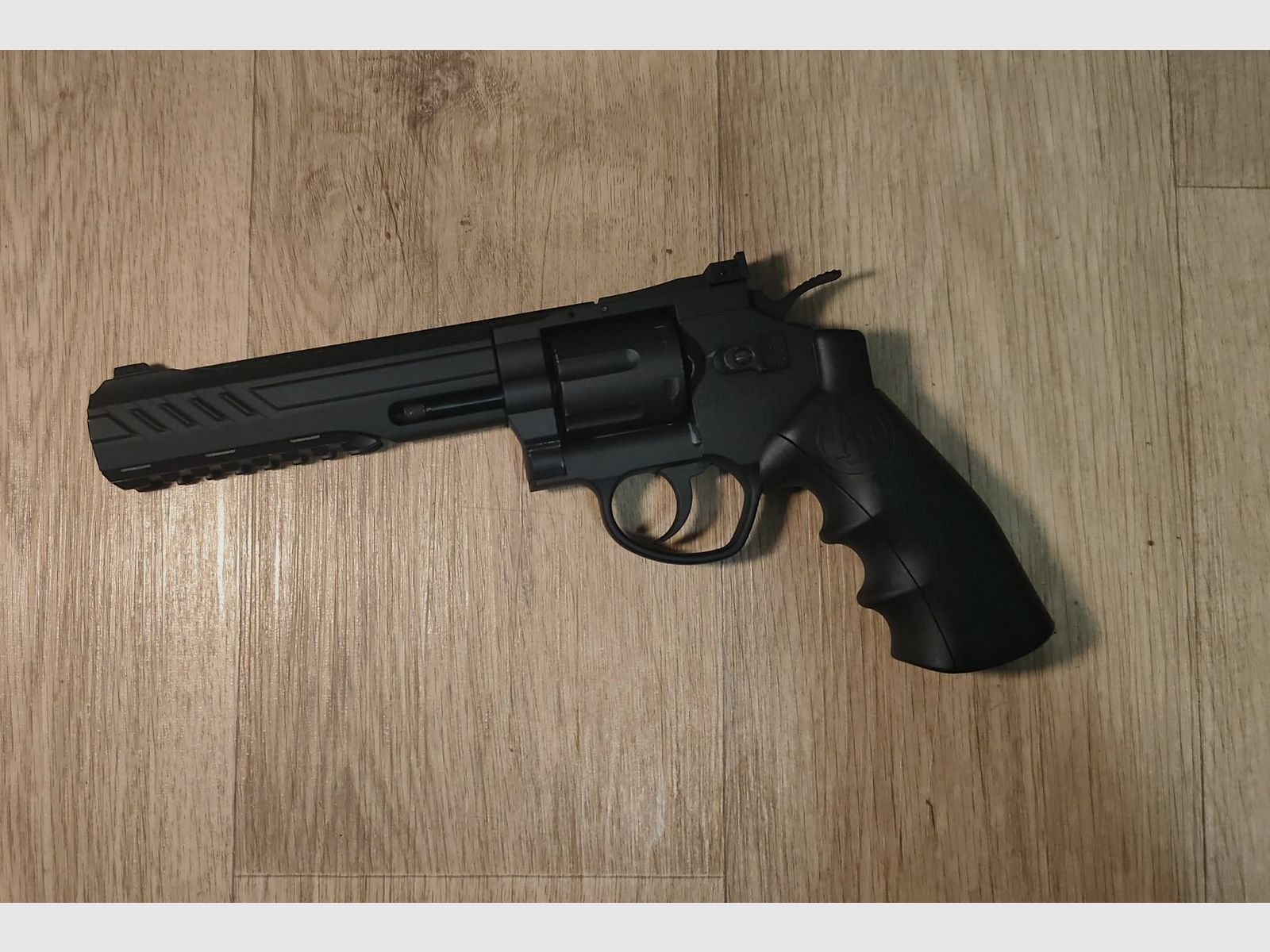 KLI Titan 6 Zoll Revolver Vollmetall CO2 6mm BB schwarz