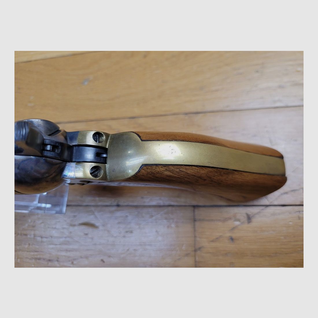 Iver Johnson Deluxe Target Revolver – 2 cilinders 22LR en 22Mag – Single Action Army van Uberti – Wapen uit 1978 – Scout type frame – 100% staal – Trekker met transferstaaf en 4 klikken zoals bij een echte – Loop van 5 inch ¼ spiegel – Verstelbare richtmiddelen – TBE+!, afbeelding 12 van 22
