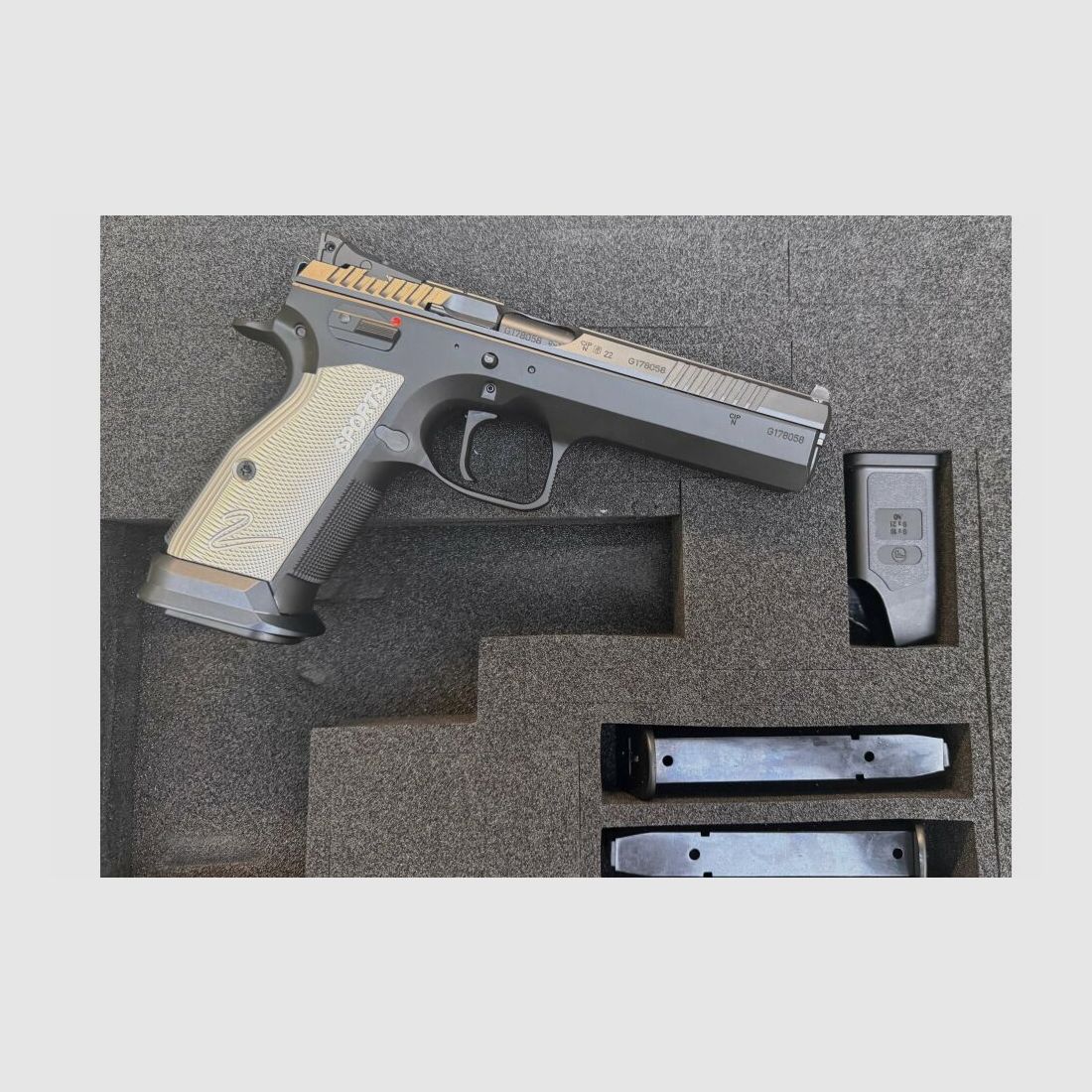 CZ Uhersky Brod CZ 75 TS 2 ZILVER 9MM LUGER **Micrometerverstelling** 9mmLuger