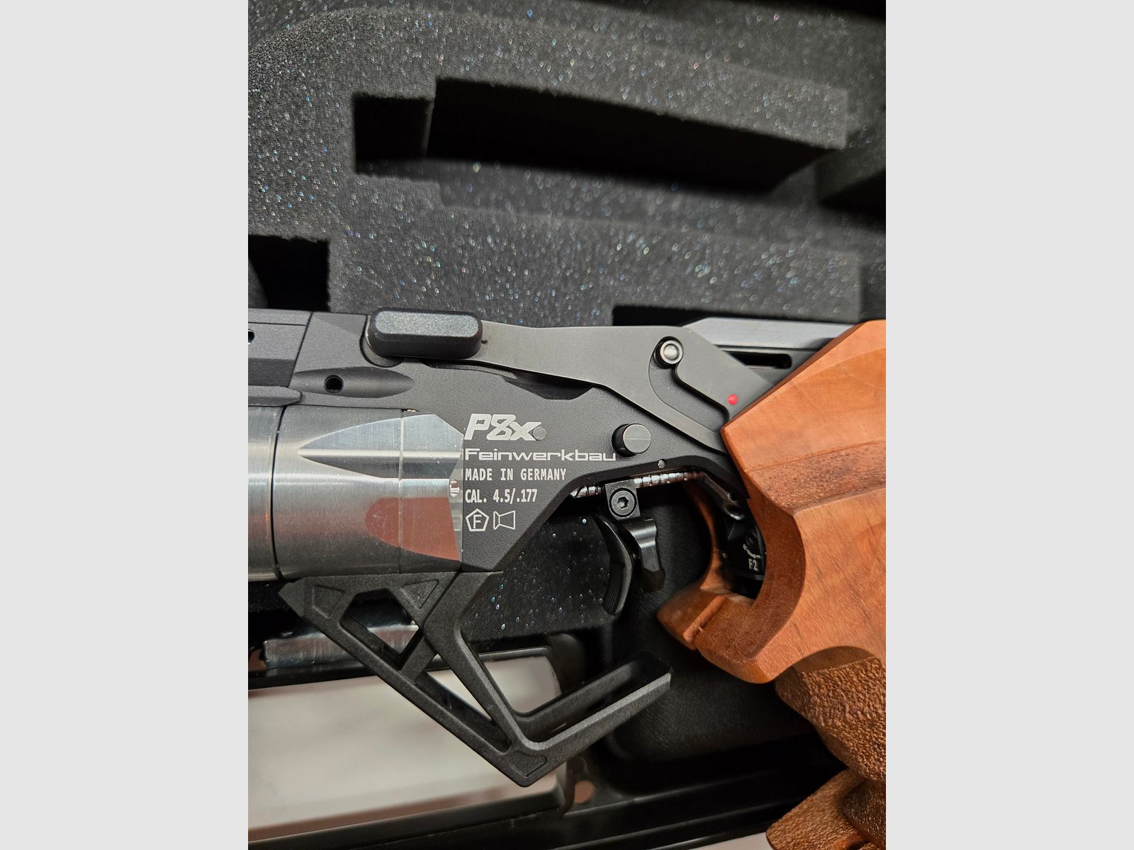 Match air pistol Feinwerkbau P8X (grip M) as good as new with accessories