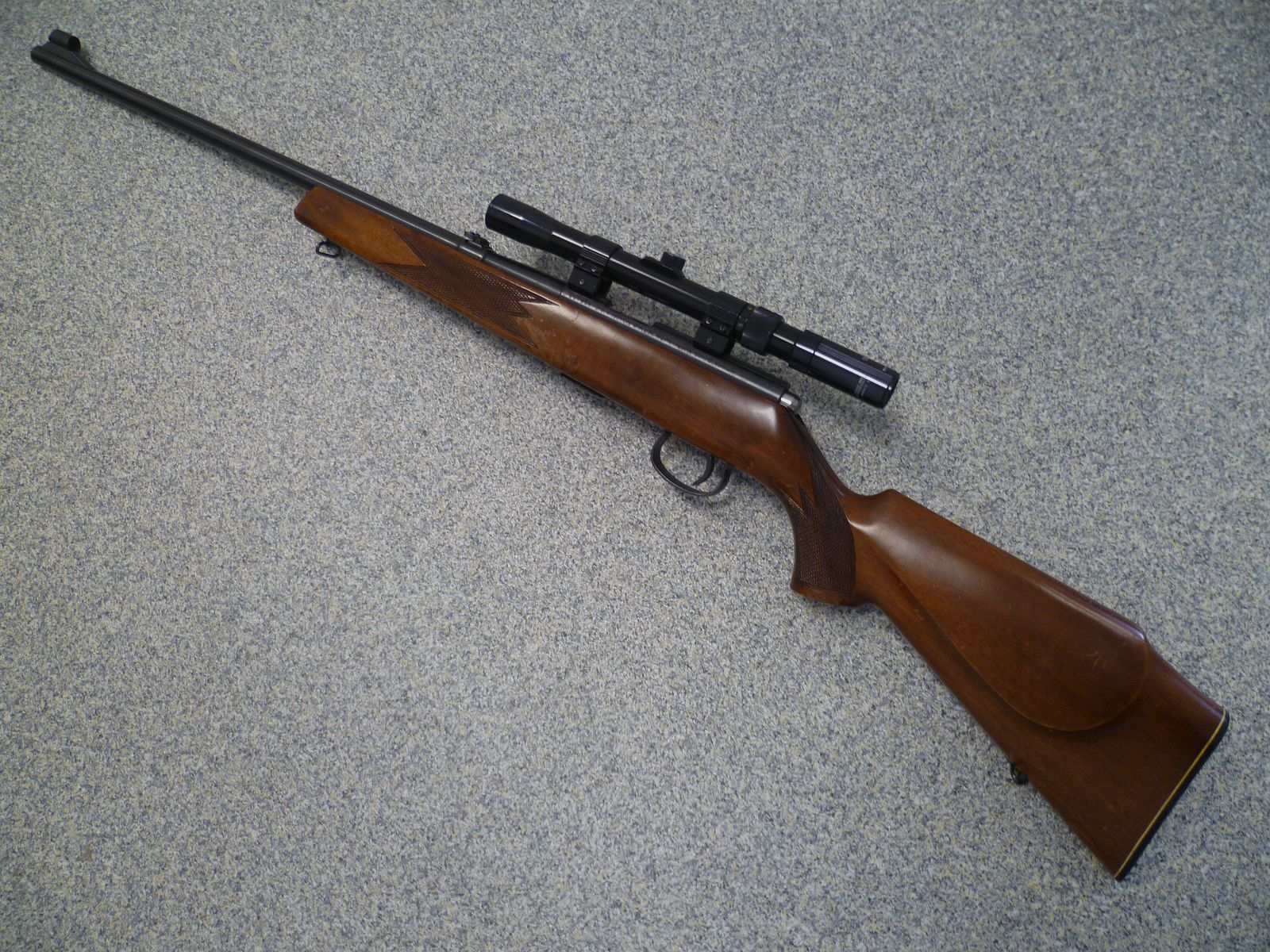 Repetierbüchse Anschütz Modell 1416 .22lr.