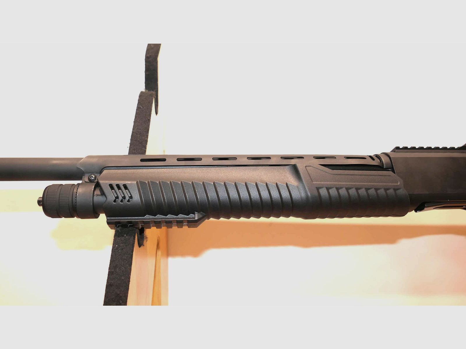Vorderschaftrepetierflinte Utas Defense mit gezogenen Lauf 61 cm + Mündungsbremse Kal. 12/61 cm, Bild 9 von 9