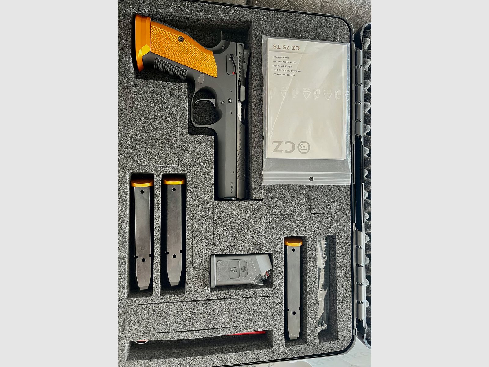 Complete package CZ TS 2 Orange 40 S&W