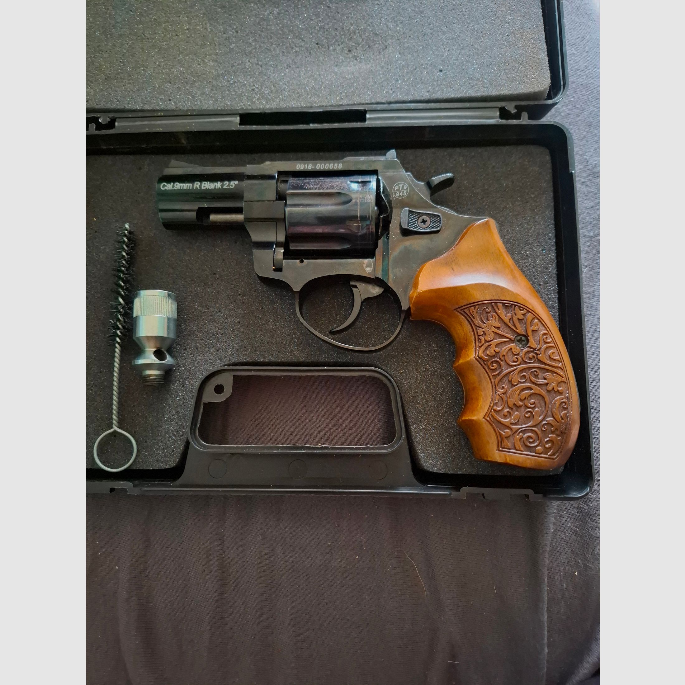 Zoraki R1 2,5"  PTB 945 mit Echtholzgriffschalen