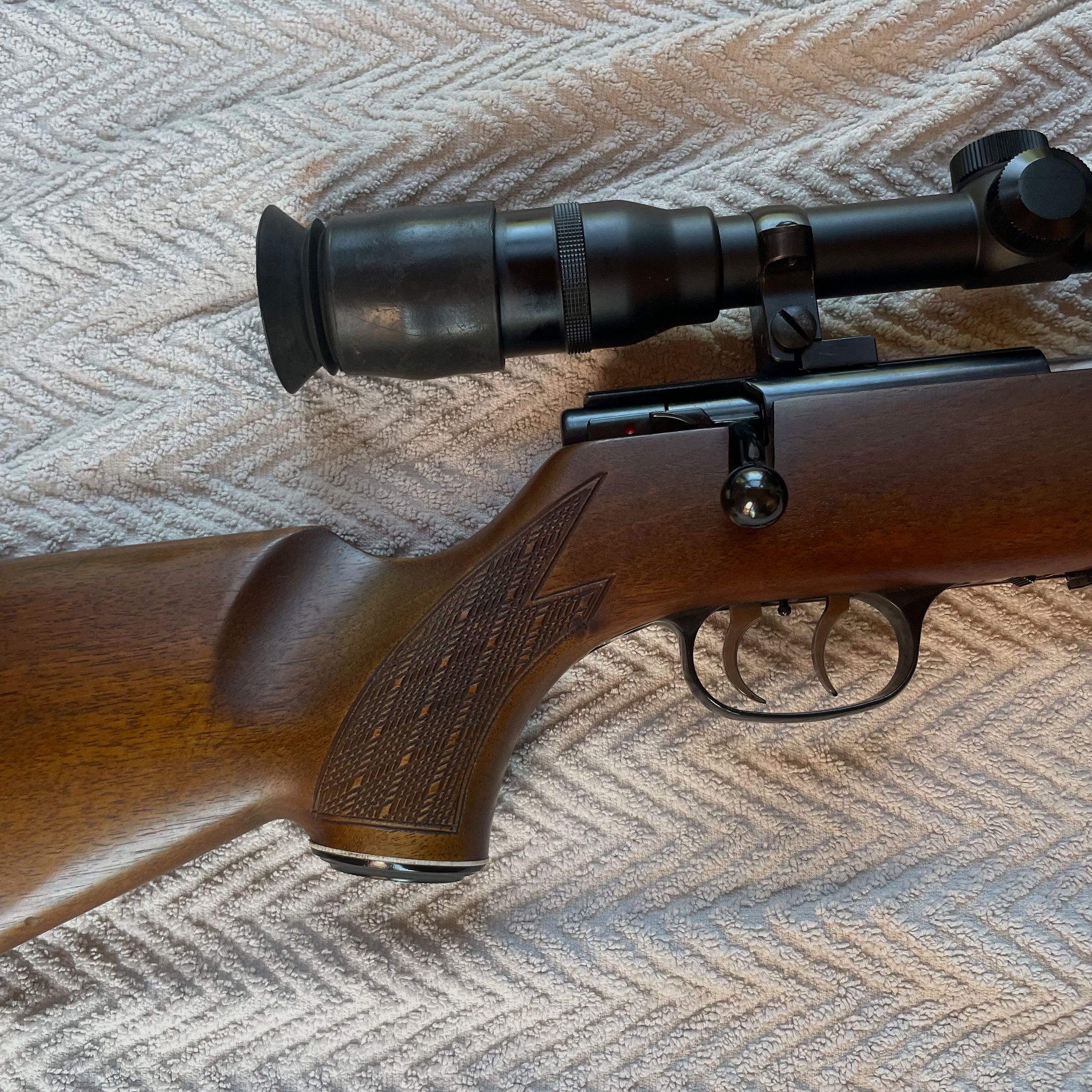 Krico Repetierbüchse .22. WinMag, Schrankwaffe
