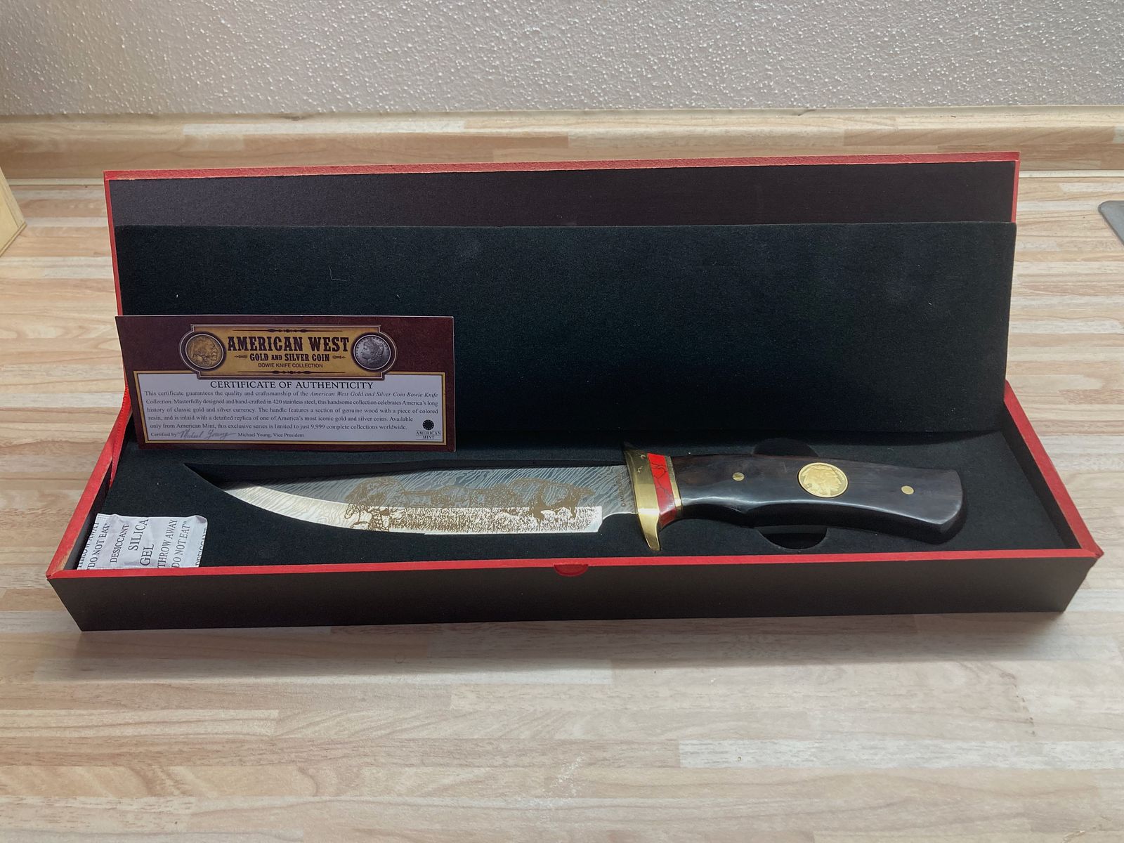 Zwei neue Bowie-Sammlermesser von American Mint