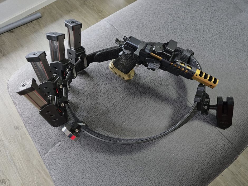 2011 HPS Racegun Open Master 9mm Major + STI Veriegelungsblock für das DAA X Holster + 4x DAA Magazintaschen + Magnet inkl. 4 STI Magazine (je 20 Schuss) + 1000 Geschosse