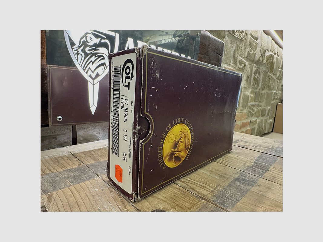 USED – REVOLVER – COLT PYTHON 2 1/2 cal. 357 Mag. (BLUE FINISH), image 8 of 8