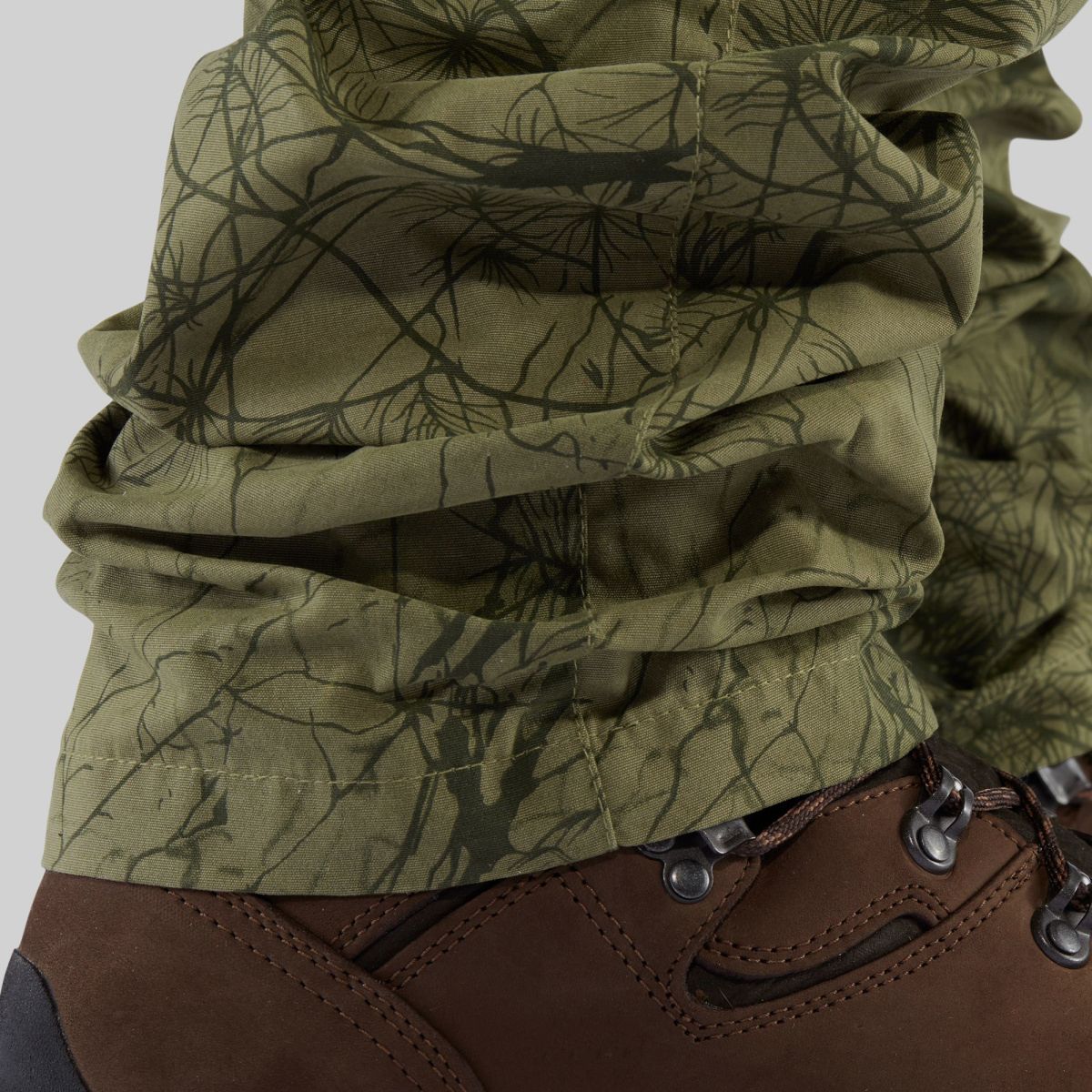 Pantalons de chasse FJÄLLRÄVEN Barents Pro M Camouflage vert / Forêt profonde