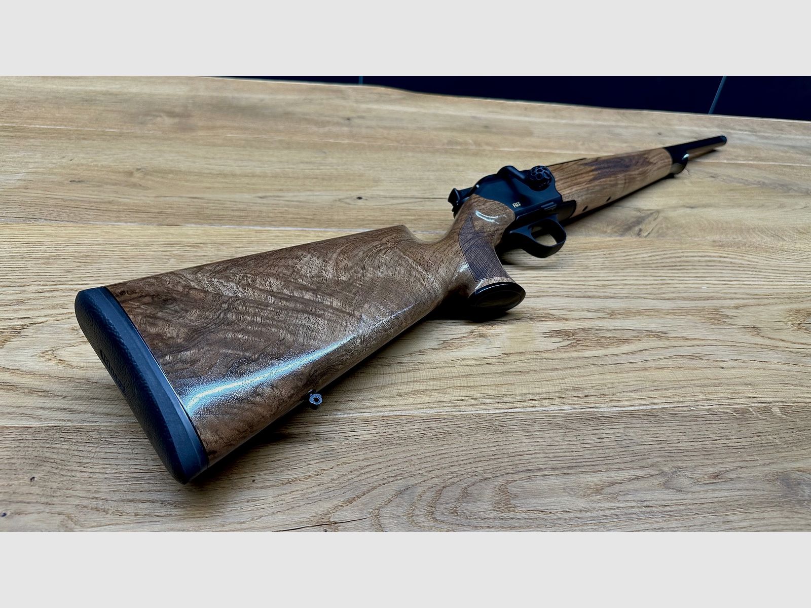 Blaser R8 / HK 3 / M15x1 / gekürzter Lauf / goldenes Logo / AH Kammergriffkugel / Kaliber nach Wahl