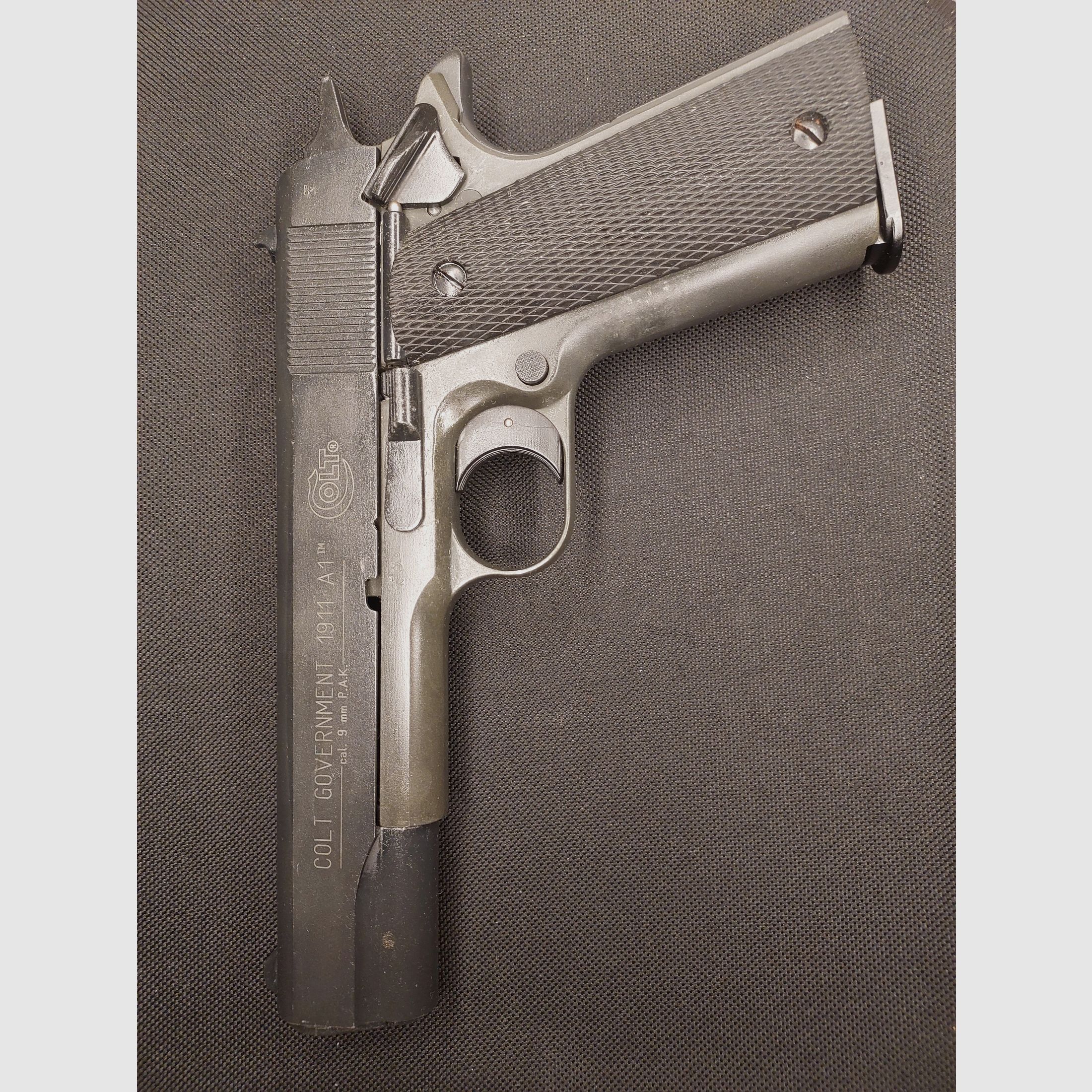 Colt Government 1911 A1 pistola de fogueo 9mm P.A.K. (PTB 774) con 3 cargadores