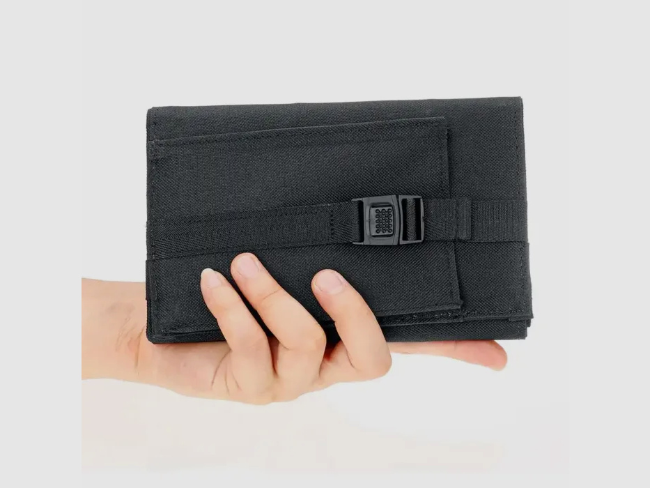 Pequeño panel solar plegable con conexión USB de 10-20 vatios en negro