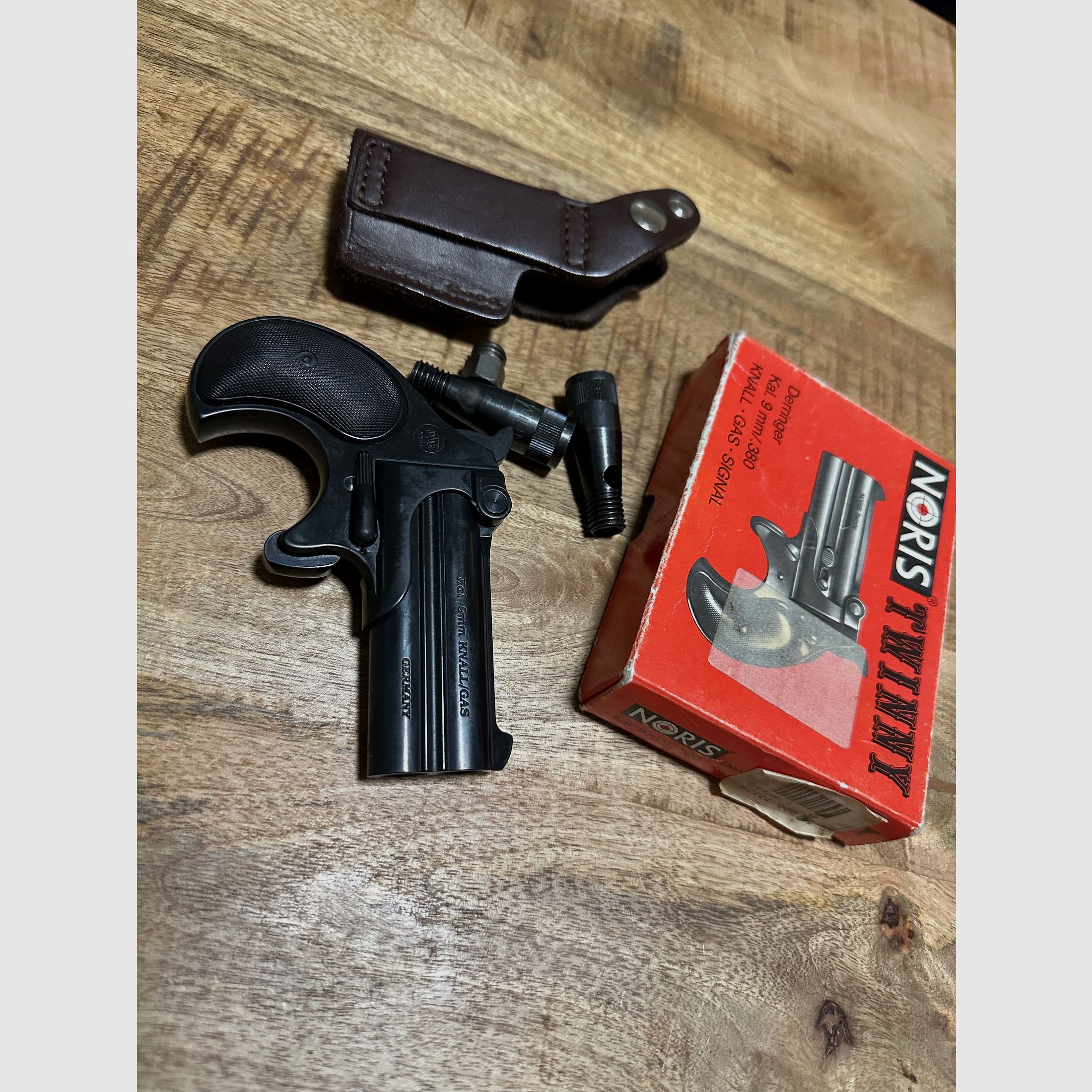 Derringer Noris Twinny cal. 9 mm Knall dans le set