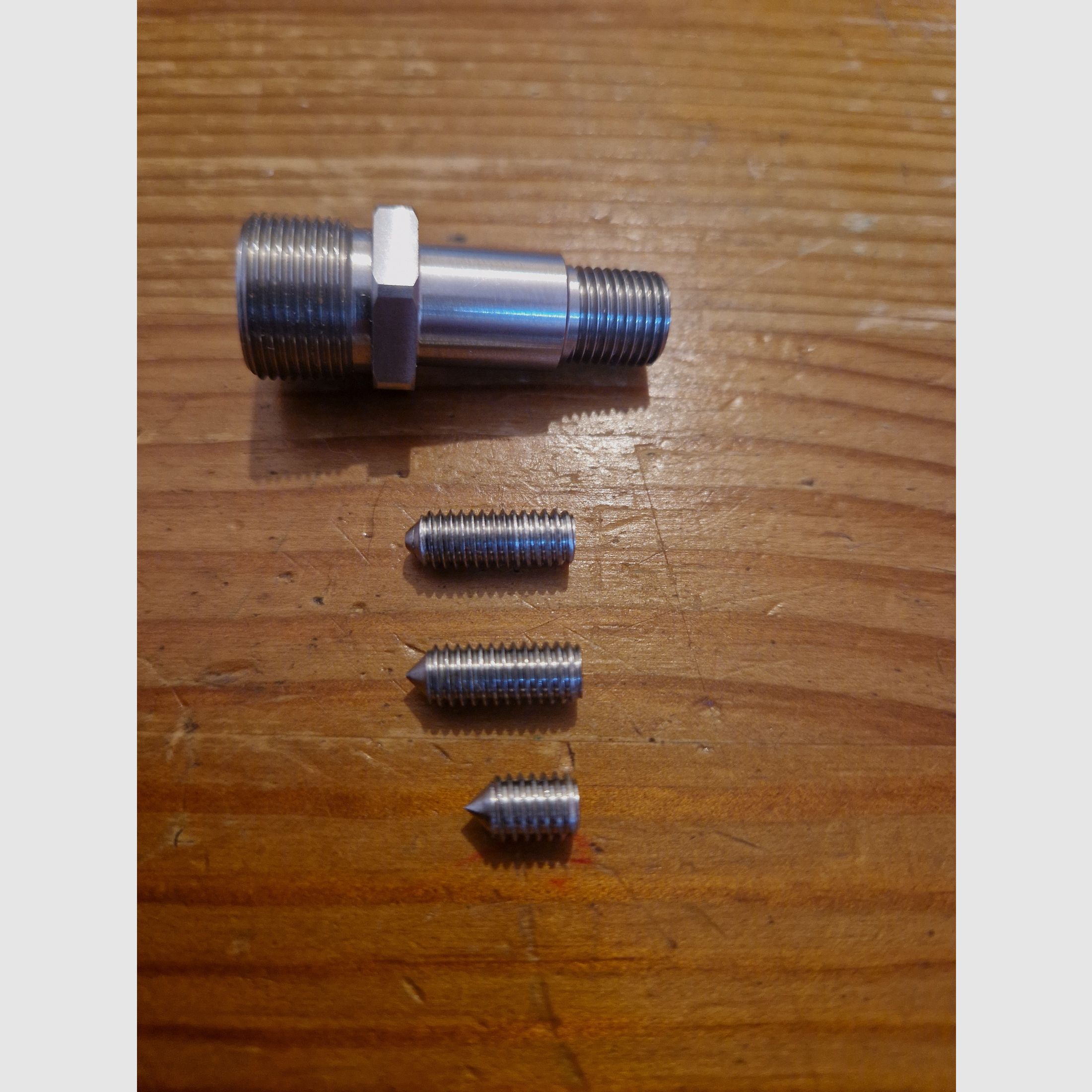 Carcasa del tornillo de válvula Huben K1