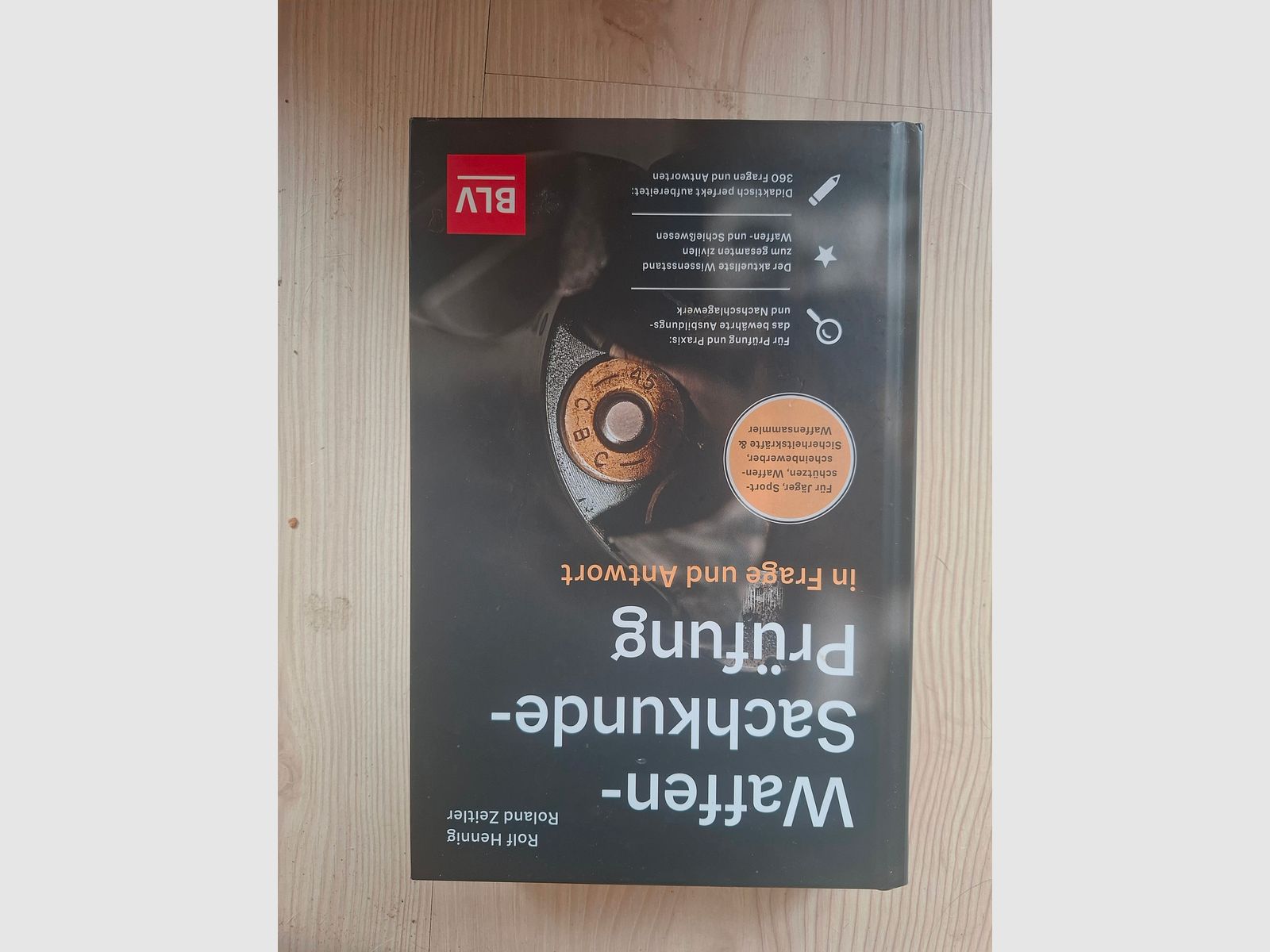 Konvolut aus verschiedenen Waffenbüchern