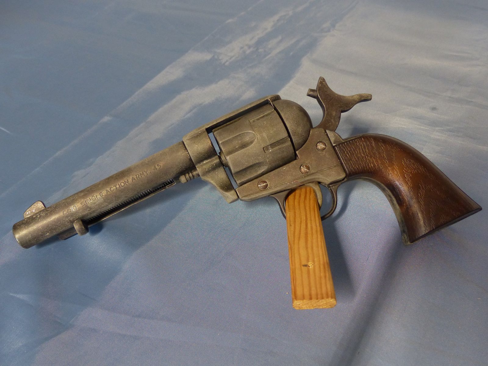 Colt Revolver Single Action Army Cal. .45 full metal decoration probably from the 70s