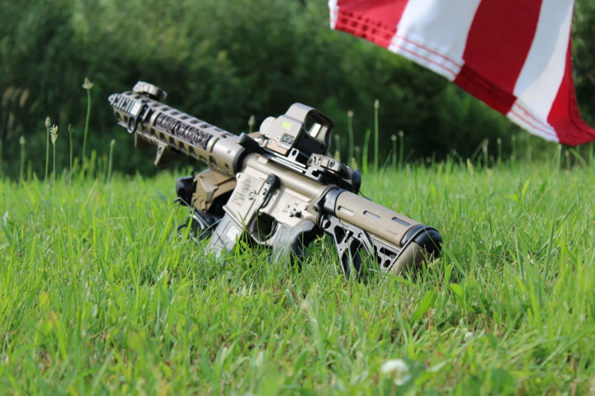 Poignée d’armement latérale AR-15 DDC HCT – rabattable, image 5 sur 5