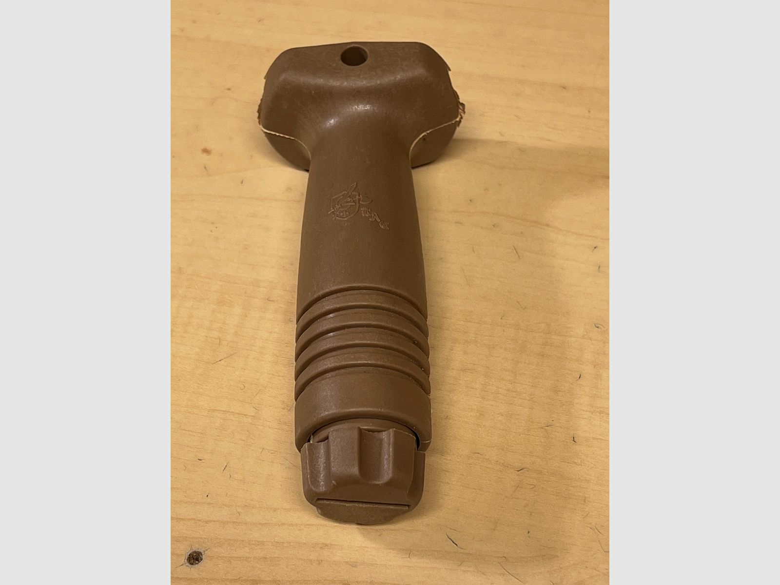 Vertical front grip for Airsoft in Coyote long version
