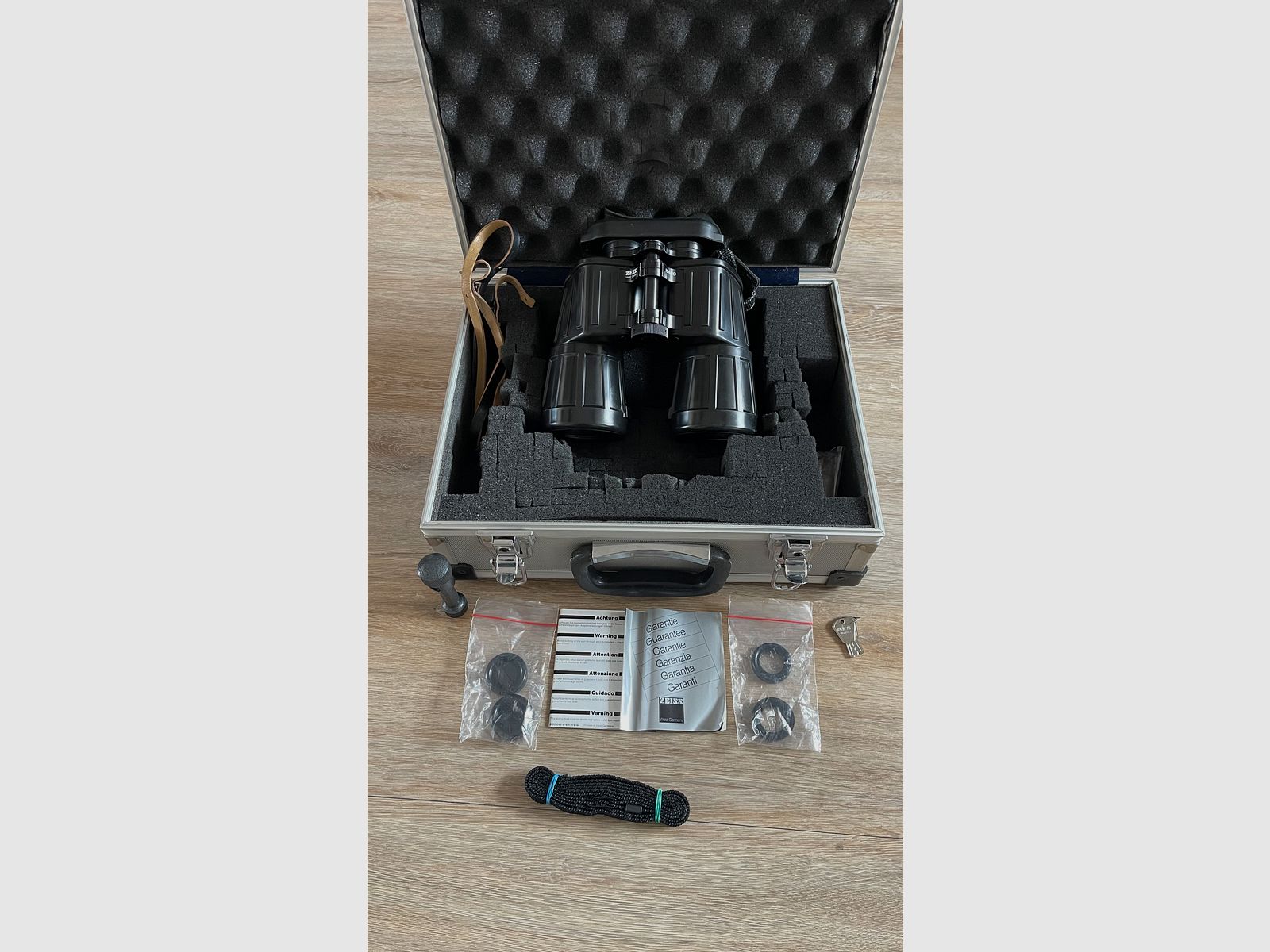 Carl Zeiss 15x60 T* jumelles Allemagne de l'Ouest + mallette d'origine État TOP