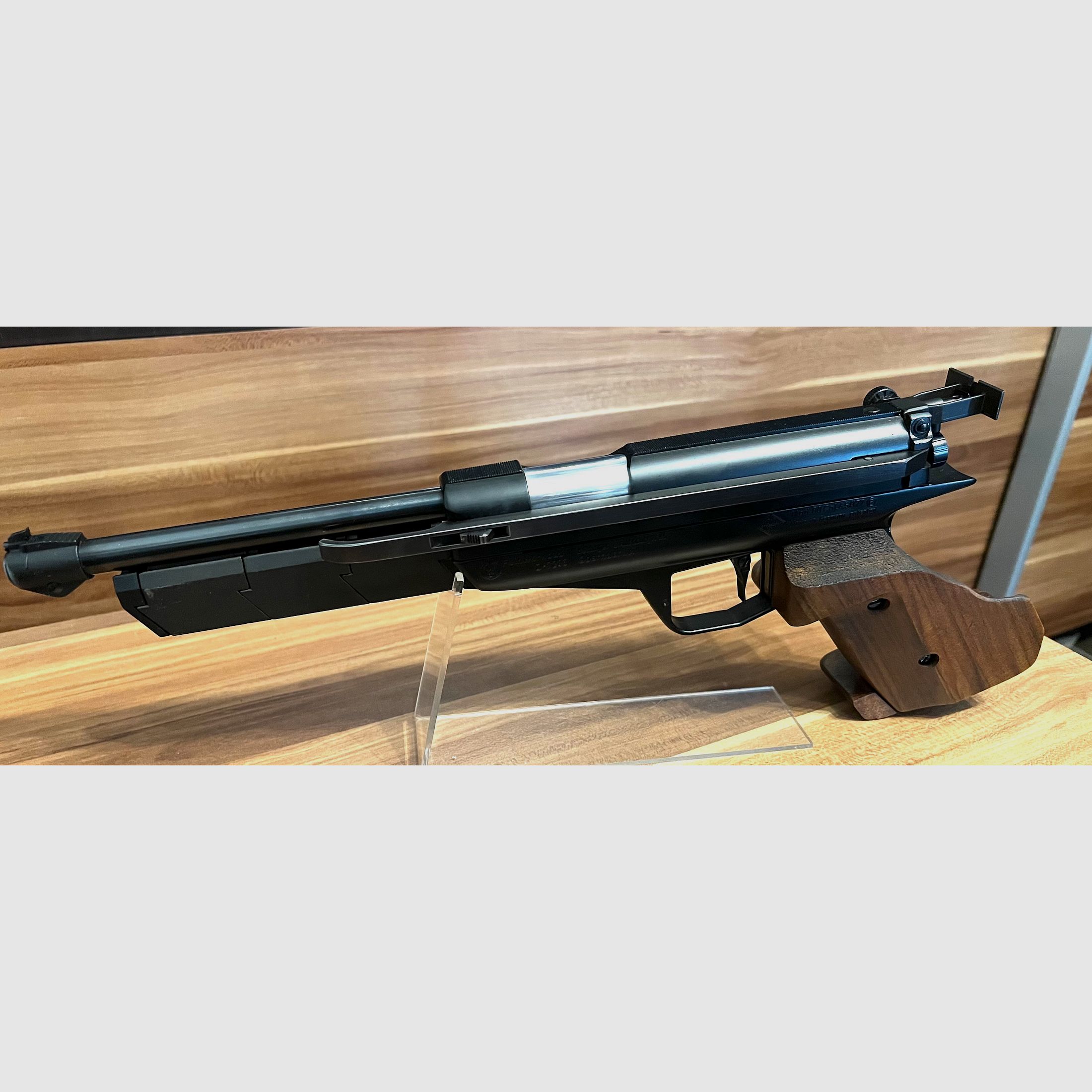 Match Luftpistole od Feinwerkbau, model 80.