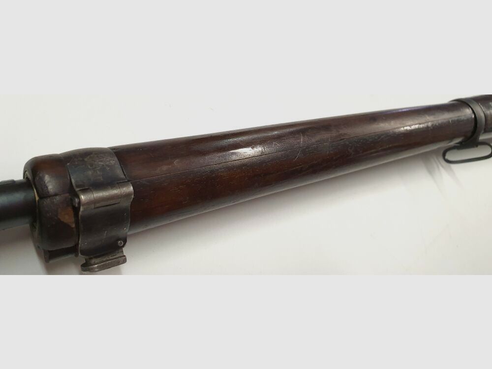 Fabryka broni w Bernie Szwajcarska karabinek G1911 z diopterem i muszką
