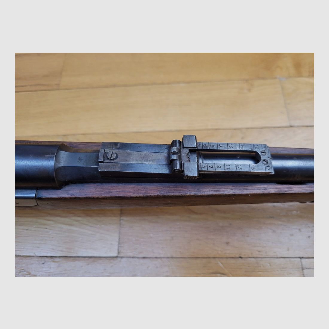 Sehr gutes Gewehr Kropatschek Modell 1886 – Herstellung OEWG in Steyr 1886 (auch!) – Kaliber Schwarzpulver Original 8×60 – 8×56 portugiesisch – Schöne Hölzer – Guter ästhetischer und mechanischer Zustand – Sehr gutes Stück in BE+ / TBE!, Bild 19 von 31