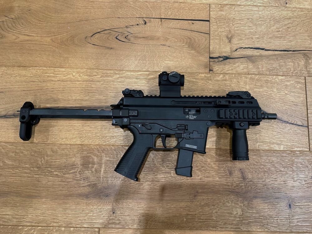 Brügger & Thomet APC 9 Pro G with telescopic stock and Aimpoint