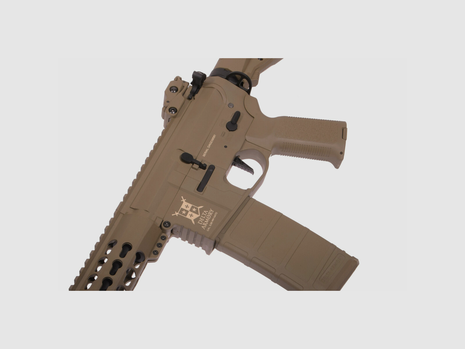 AR15 KeyMod 10 pulgadas PREDATOR CHARLIE EAGLE ETU Tan S-AEG Rifle Airsoft Libre a partir de 18 años | Delta Armory
