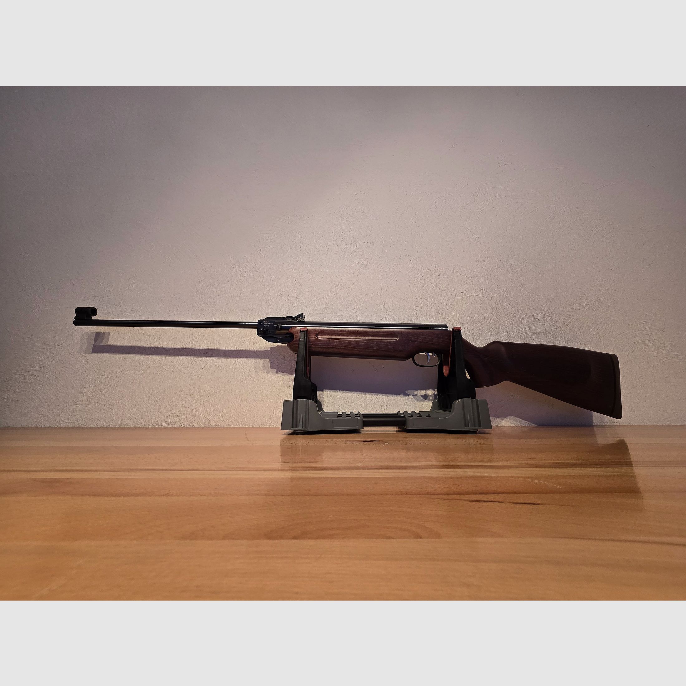 Air rifle Weihrauch HW 35 with open sights in caliber 4.5 mm