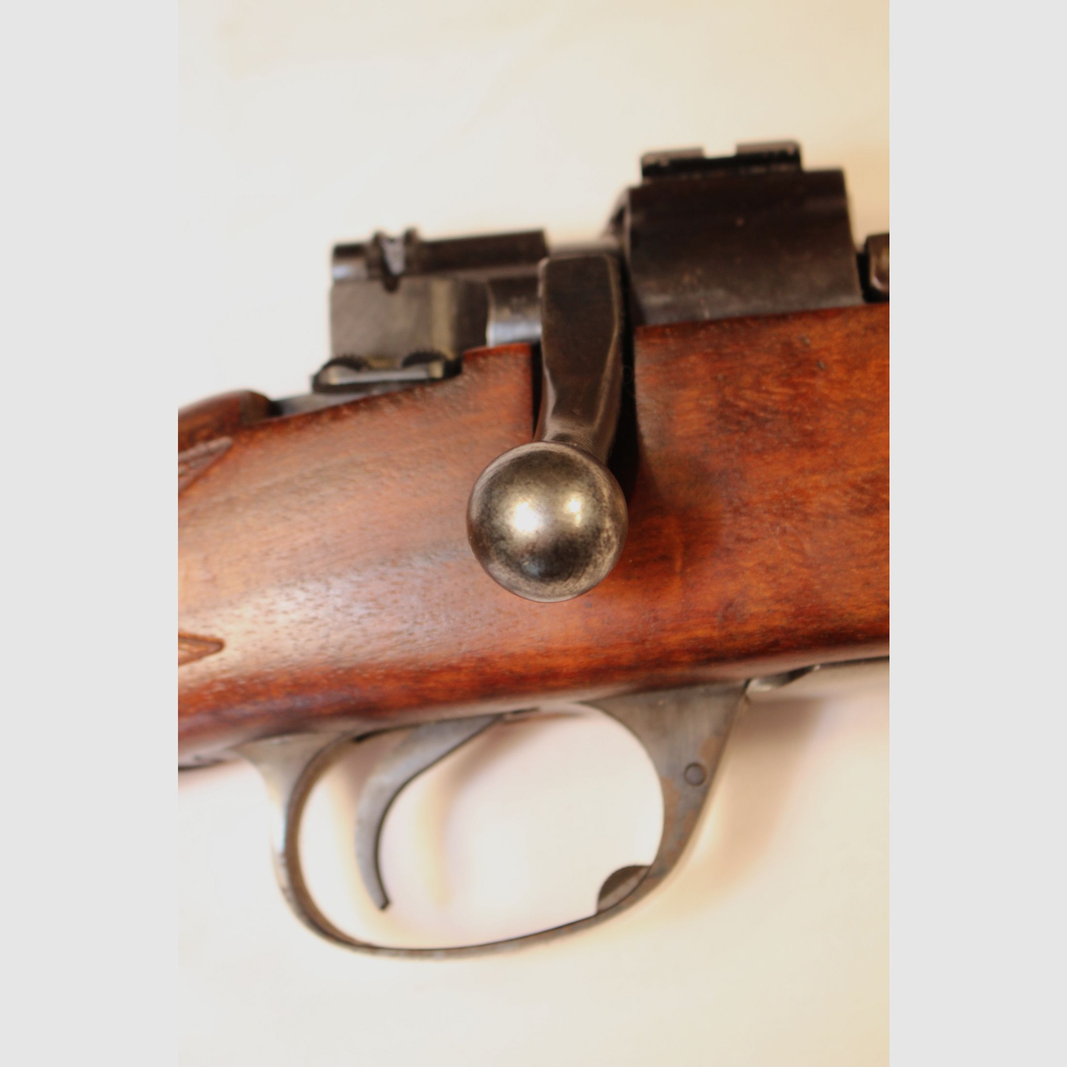 Bolt-action rifle in caliber 7x64.