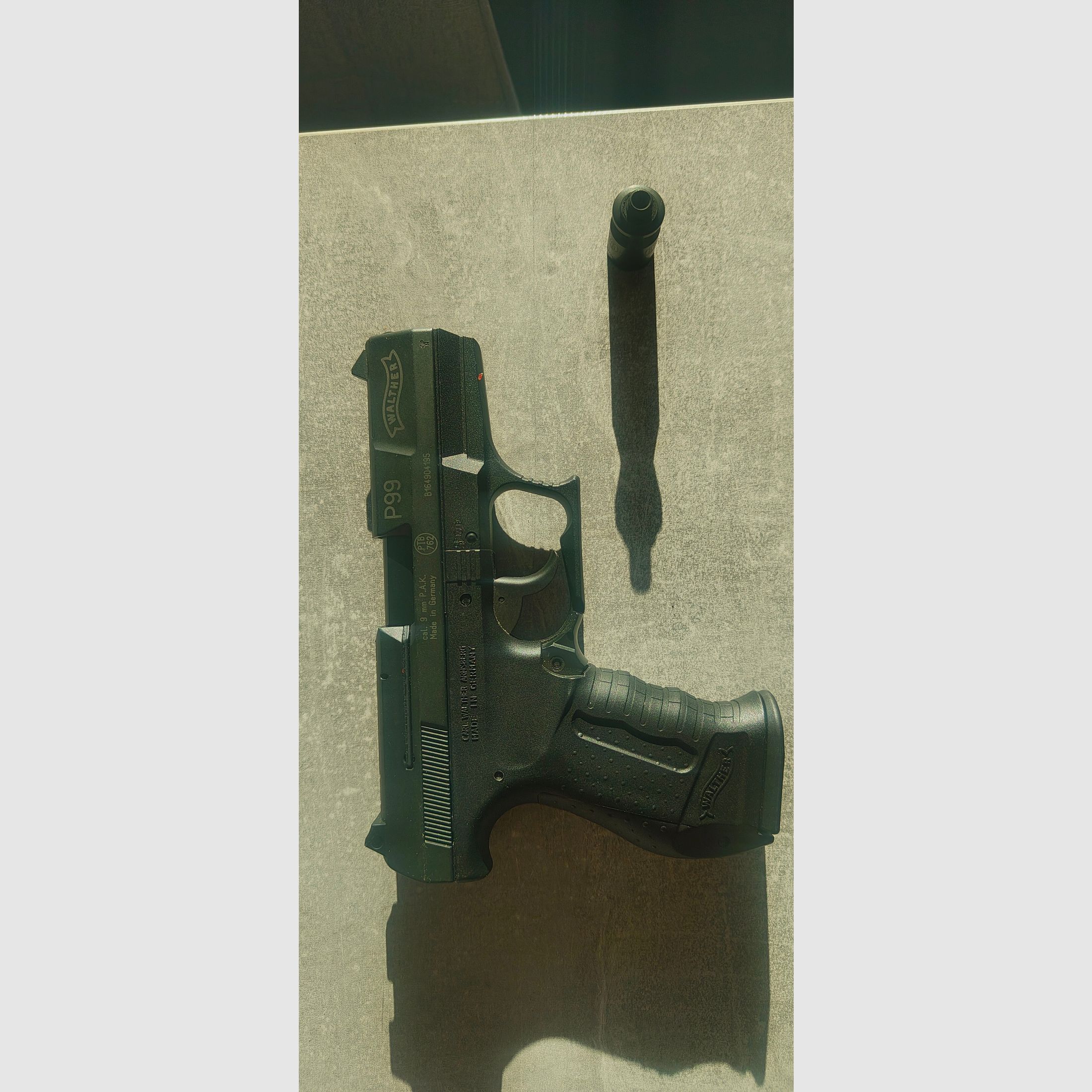 Walther P99 Schreckschuss Pistole 9mm P.A.K.  in schwarz inkl. Geldkassette 