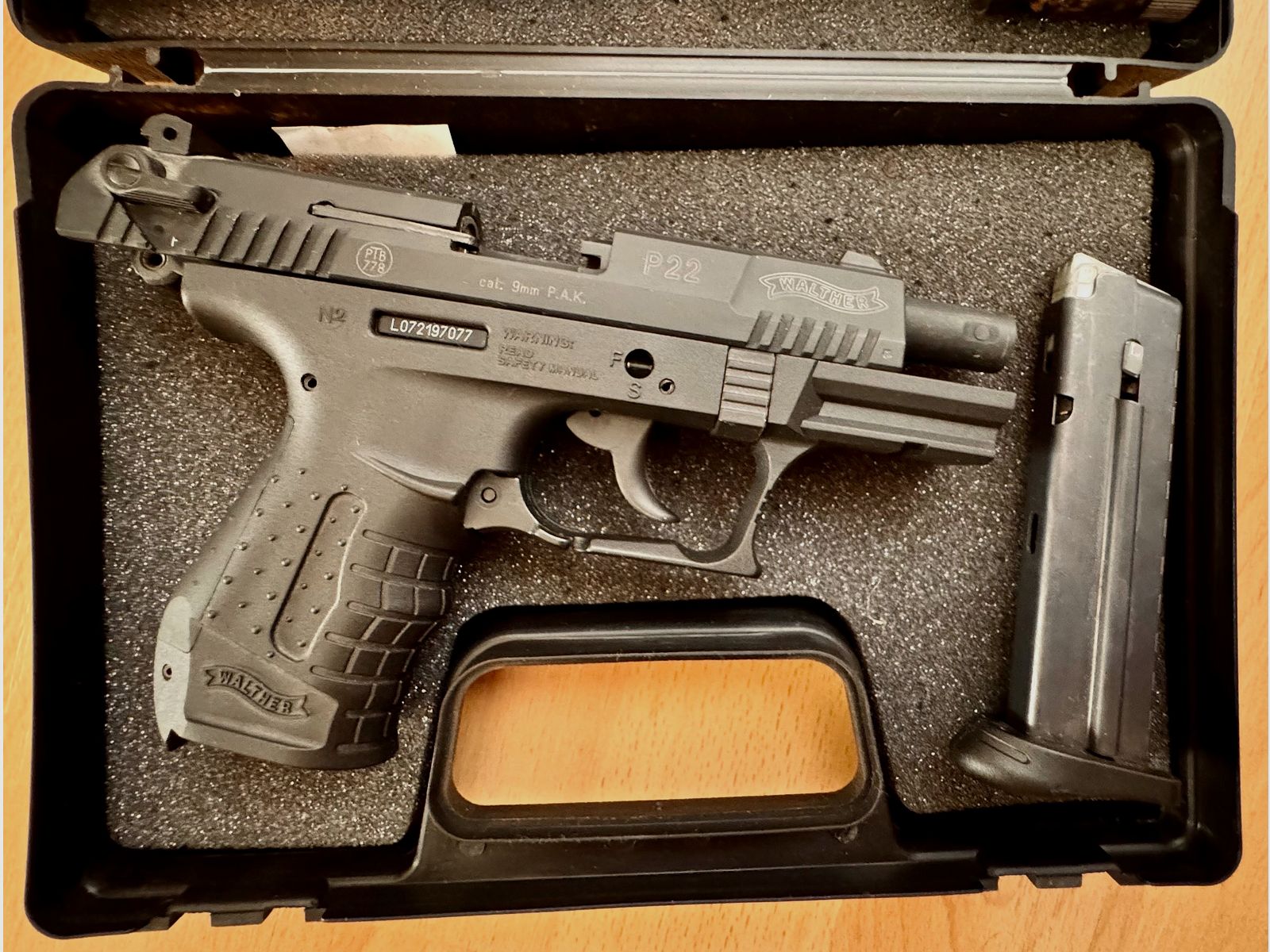 Umarex 308.02.00 Walther Schreckschusspistole P22 9mm PAK m. Holster und Patronen