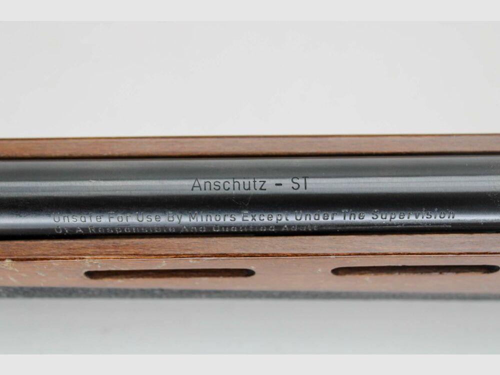 Rep. karabin Anschütz ST kal. .22lr z diopterem i lufą meczową .22lr