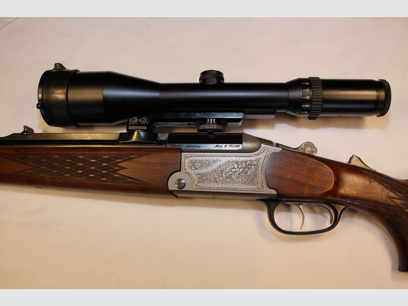 Blaser Berstutzen 750/88 w 5,6x50R i .30/06 z kolbą lewostronną.