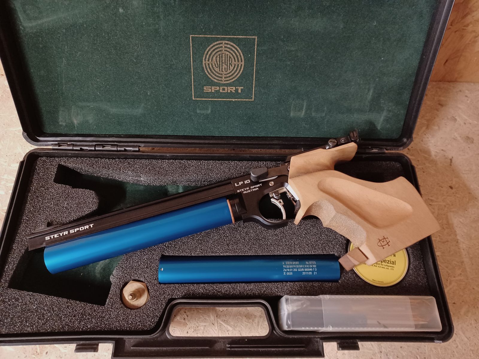 Steyr LP10 with right grip M