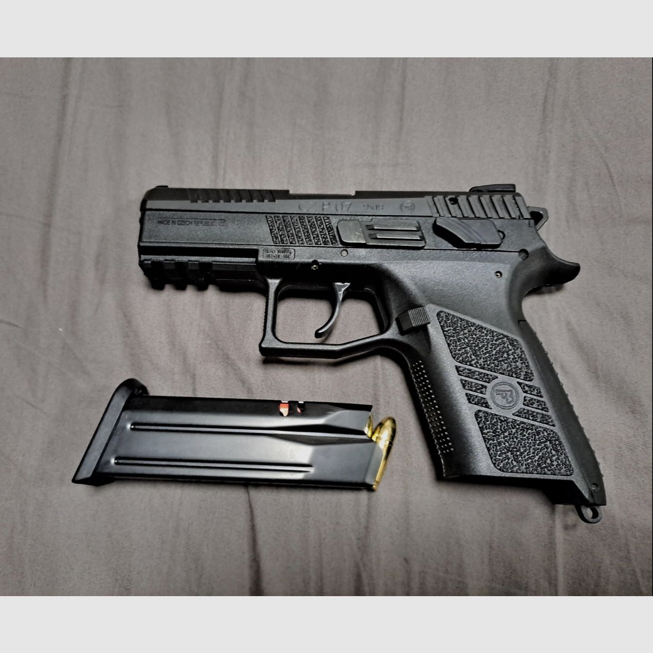 Neuwertige CZ P07 9mmx19 inkl 200 Schuss Holster etc