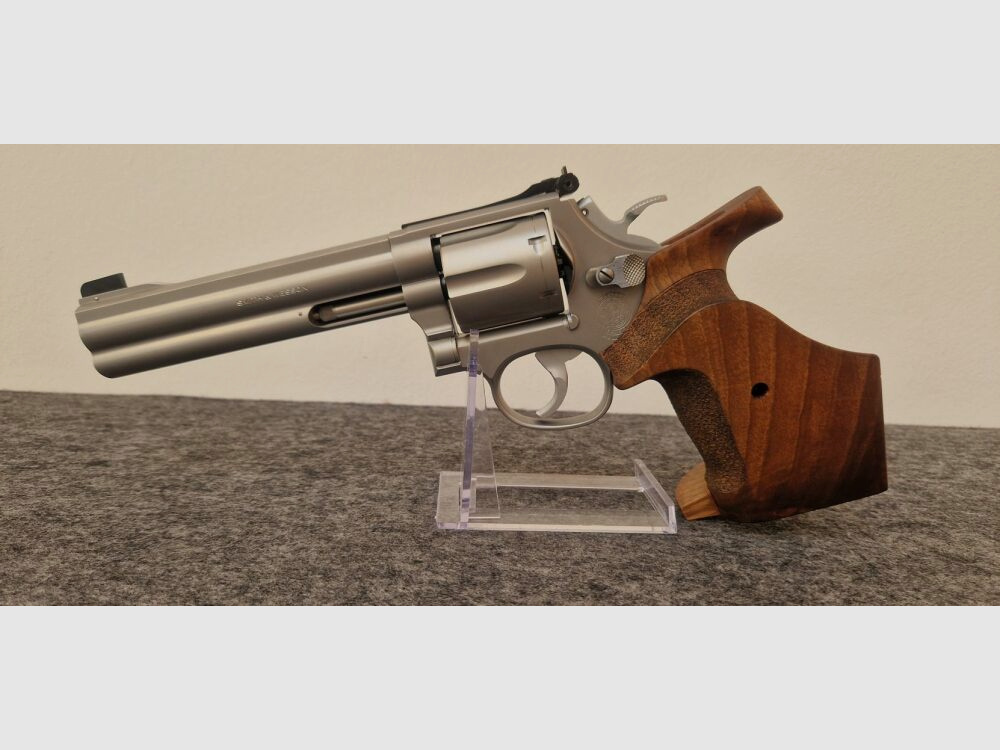 Smith & Wesson	 686-3 Target Champion